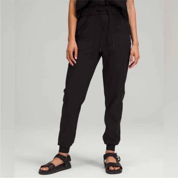 lululemon athletica Pants - NEW Lululemon Stretch High-Rise Black Jogger Size 8